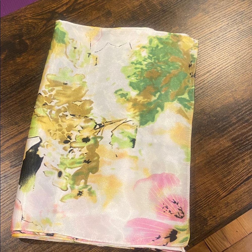 Beautiful floral silk Dress with wrap - Picture 3 of 14